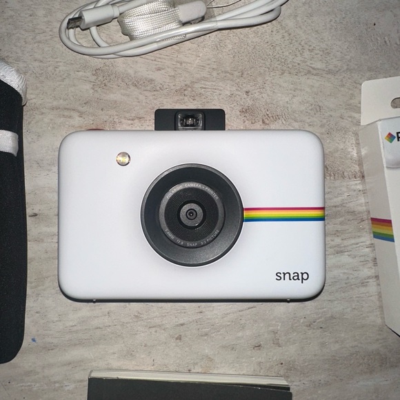 Polaroid Snap Instant Digital Camera with Zink Zero Ink Printing, White - Picture 3 of 5